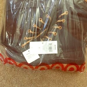 Snow boots not unboxed